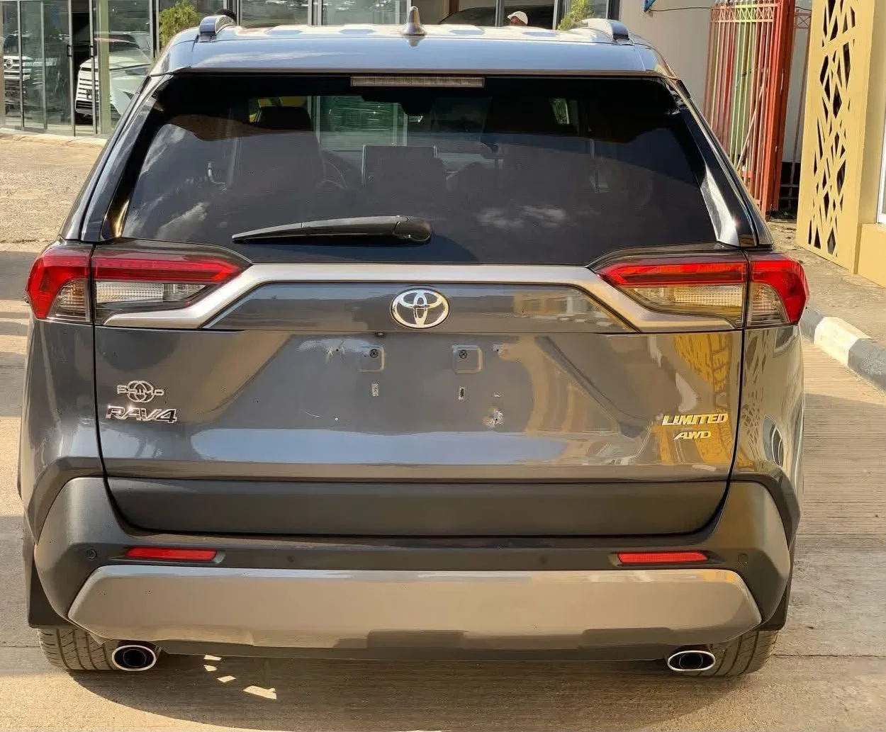 Toyota RAV4 (2022) - 1/6